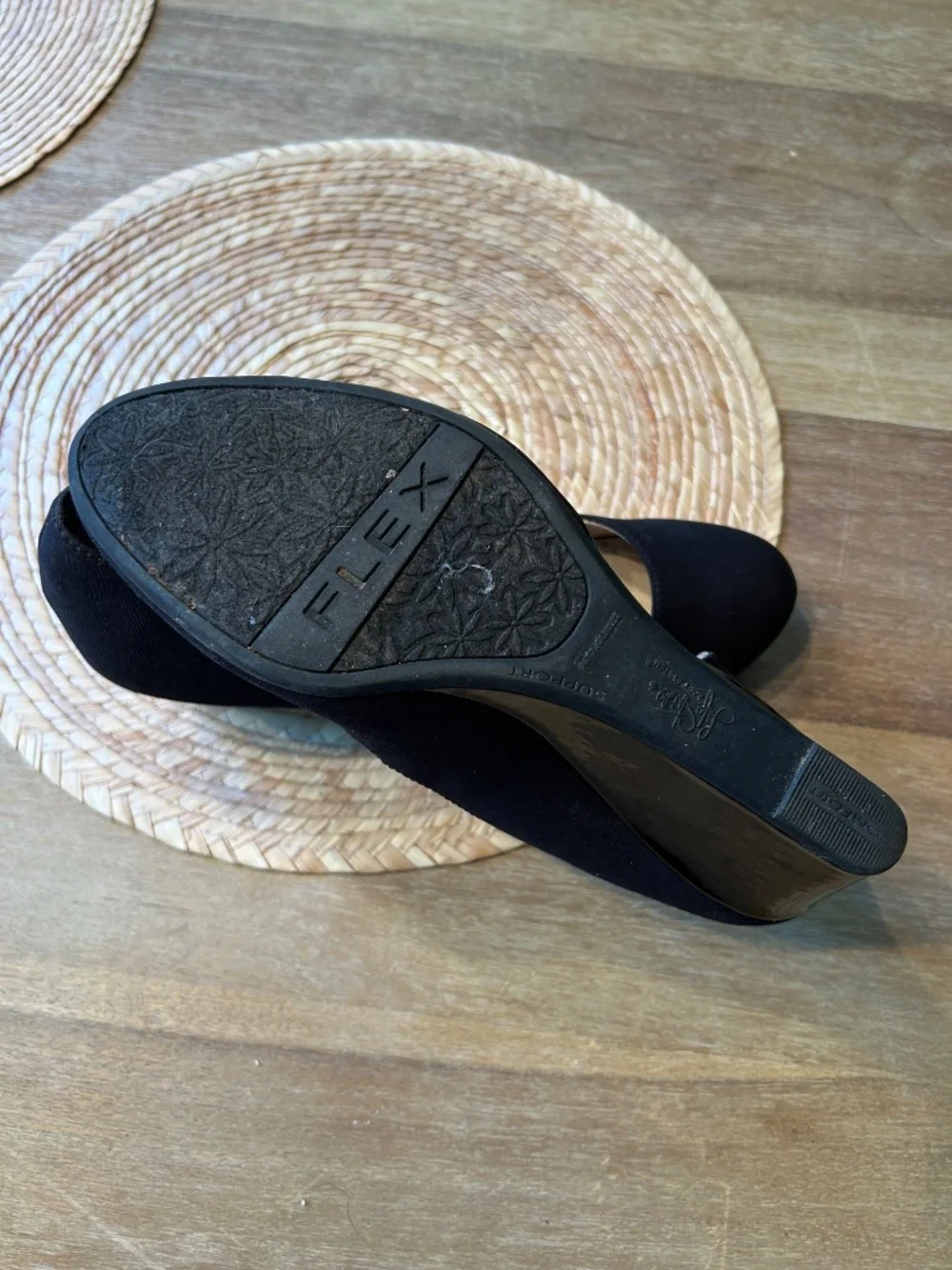 LIFESTRIDE WEDGE BLACK SHOE WITH SOFT SYSTEM INSOLE - SIZE 7.5